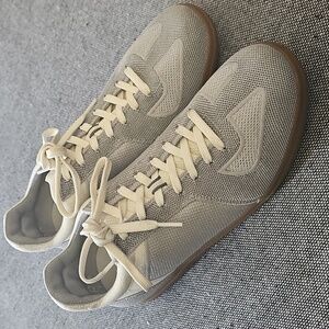 Rothy's Men's 10.5 Gray and White Sneakers